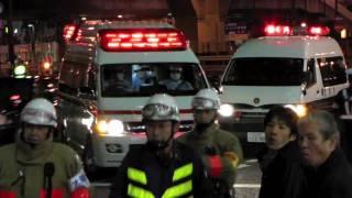 次から次へと集結する救急隊。Many ambulances gathered.