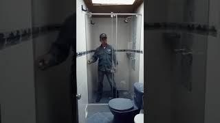 DIVISIONES DE BAÑO EN VIDRIO TEMPLADO EN BOGOTA SISTEMA NACIONAL RS2 - INGEVIDRIOS