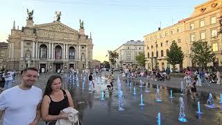 Львів, проспект Свободи, Фонтан біля Оперного театру, вуличні музиканти 8.09.2024.