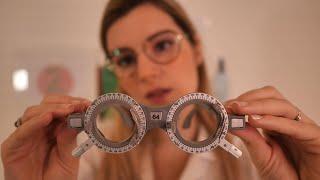 ASMR MEDICAL‍️ L'OPHTALMOLOGUE TESTE TA VUE (Lunettes optométriques, stylo lumière....)