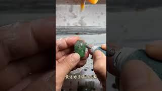 冰种翡翠荷花手牌手链，冰透水润雕琢清雅莲影，腕间绽放东方高雅风情#翡翠 #翡翠挂件 #翡翠定制 #翡翠雕刻 #俏色巧雕