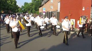 Schützenfest 08, Juni 2024 in Neuss Weckhoven. Aufmarsch zur Gefallenenehrung