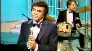 Johnny Mathis~Live~Tribute to Nat King Cole~ Cole Trio Medley & Stardust