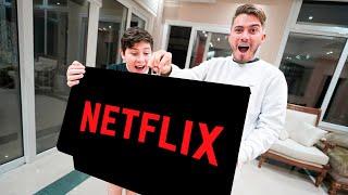 a NETFLIX nos mandou uma caixa surpresa