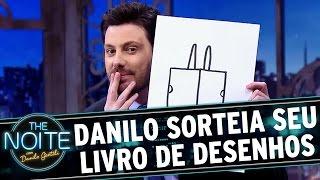 The Noite (15/08/16) - Danilo sorteia seu livro de desenhos