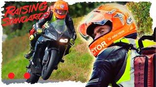 Ridicarea standardelor - Dr. John Hinds "The Flying Doctor"