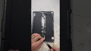 iPad Pro housings are incredibly flimsy #righttorepair #iphonerepair #restoration #ipadrepair