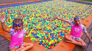 LAS RATITAS LLENAN SU PISCINA DE BOLAS DE COLORES!!