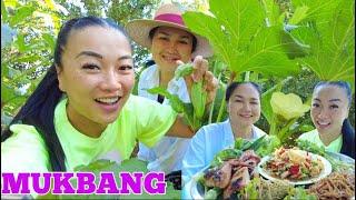 FRESH ORGANIC VEGGIES FROM BACKYARD GARDEN (MUKBANG WITH MOM) *LETS EAT | SASVlogs