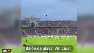  Vinivius Balón de Playa   La afición del FC Barcelona y Atlético de Madrid humillan a Vinicius