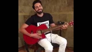 Ayushmann Khurrana sings Kala Chashma | Live Acoustic