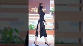 Chinese girl street fashion Beautiful girl #shortsvideo #fashion #mejoreesstreetfashon #uzpoker