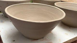 Learning pottery!! How I throw a desert bowl