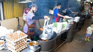 A collection of street foods you must try when you go to Thailand