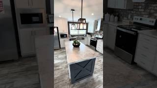 AMAZING double wide home with an unbelievable master bath!! #mobilehomes #hometour #doublewide