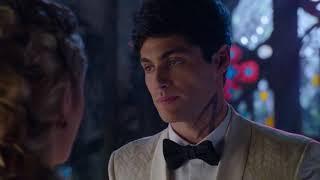 Shadowhunters - S1 Ep 12 : Magnus and Alec first kiss scene