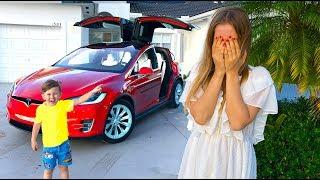 ТАКОЙ ПОДАРОК от СЕНИ Мама НЕ Ожидала! Подарок Tesla Model X! Мама в Шоке!