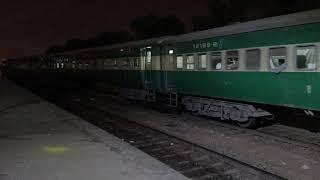 19UP Khushal Khan kataq express departure Karachi cantt lead by HBU-20-8082 11-1-2019