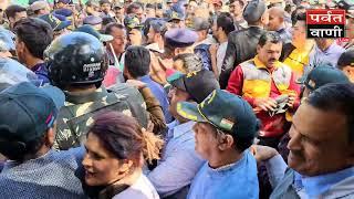 आखिर कौन थी वह लड़की जो बार बार भिड़ रही थी पुलिस से और लगा रही थी प्रेम चंद अग्रवाल मुर्दाबाद के नारे