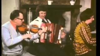 Seán Maguire, Kevin Loughlin & Josephine Keegan - Playing Two Hornpipes