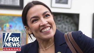 Democratic strategist snubs AOC for House leadership role