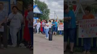 "Дети – не селедки!" В Саратовской области родители вышли на митинг протеста