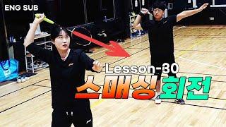 Badminton smashing swing using the power of rotation taught by a female coach!