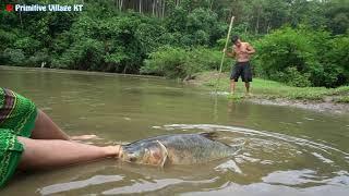 Survival Skills: Big Fish attack Girl - Aboriginal Guy Save from Big Fish - Skills Catch Big Fish