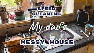 Speed cleaning my dads messy house for Christmas!