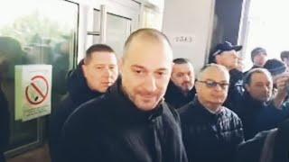 POLICIJA BRANI STUDENTIMA I GRAĐANIMA DA UĐU U JAVNU USTANOVU ...