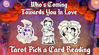 ️Who's Coming Towards You in Love?️ Tarot Pick a Card Reading