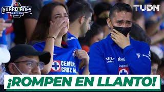 ¡LÁGRIMAS DE FELICIDAD! Aficionados del Cruz Azul no pueden contener la emoción | TUDN