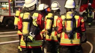 Böhen – Lagerhalle von Festzeltaufsteller in Vollbrand – Großeinsatz der Feuerwehren