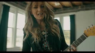 Clare Dunn - Holding Out For A Cowboy (Visualizer)