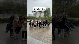 Как тренируются выпускники для школьного вальса? #выпускной #выпускники #школьныйвальс #вальс