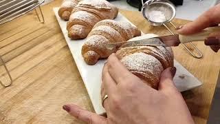 Croissant sfogliati  "Gluten free" fatti in casa! sentite il rumore durante il taglio