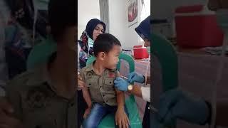 Anak Kecil Tak Takut Jarum Suntik