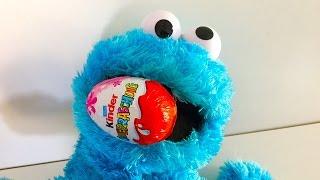 Cookie Monster and Kinder Surprise Eggs Krümelmonster