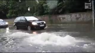 Regen setzt Straßen unter Wasser