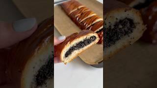 Poppy Seed Yeast Roll