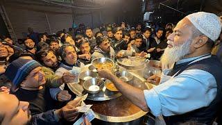 50 YEARS OLD TASTE | PEOPLE LOVE IT!  CRAZY RUSH FOR LAHORI BONG PAYA - PAKISTAN STREET FOOD