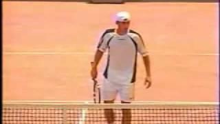 Andy Roddick makes a hole in the clay with huge serve!!!