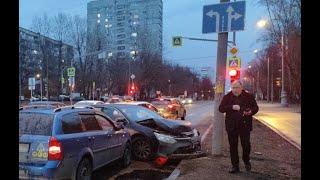 Любви достойна только мать и тойота камри три и пять  Что у водителя камри в голове? Зачем он так?