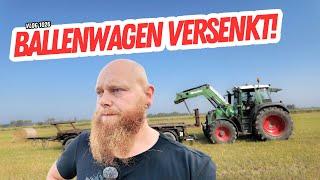 Ballenwagen versackt auf dem Feld  - FarmVLOG#1026