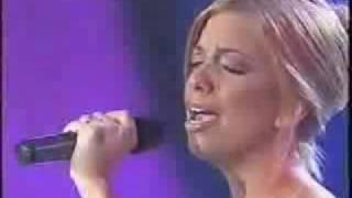 MARY ANN ACEVEDO INTERPRETA "CONTIGO EN LA DISTANCIA"