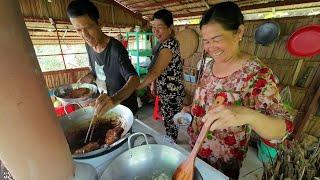 Bữa Ăn Thịnh Soạn Bún Thịt Heo Khìa Nước Dừa Nguyên Chất Ăn Mừng Khai Trương Bếp Mới | KMV