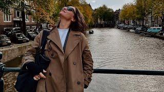 Birce Akalay ha condiviso le sue foto da Amsterdam sui social media.!#birceakalay