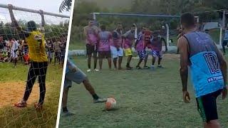 Goleiro de DOIS METROS E MEIO no gol, só tem na várzea mesmo. 