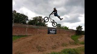 Ngintip akang-akang Pro latihan di 17 Backyard BMX Park Bandung