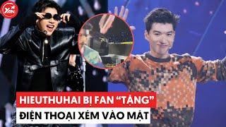 "Kiếp nạn" của HIEUTHUHAI khi bị fan "tặng" điện thoại xém vào mặt tại concert Anh Trai Say Hi